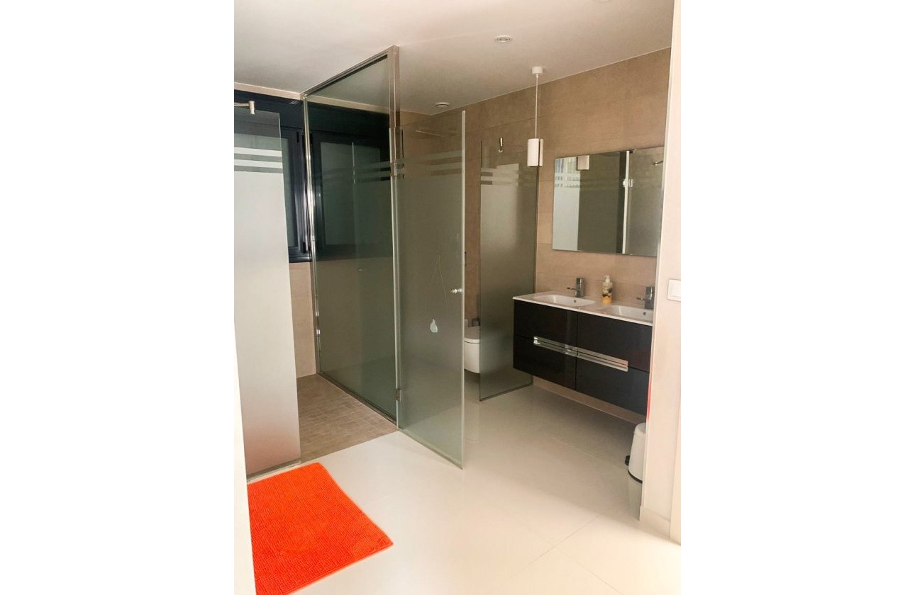 Resale - Villa / Semi detached - Alicante - Campoamor
