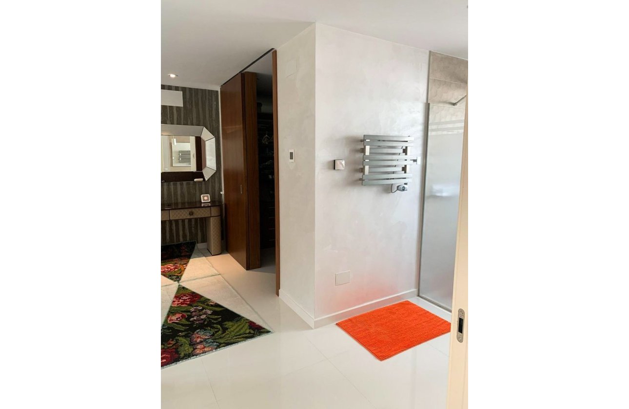 Resale - Villa / Semi detached - Alicante - Campoamor