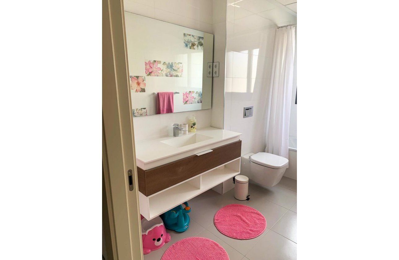 Resale - Villa / Semi detached - Alicante - Campoamor