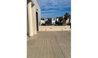 Resale - Villa / Semi detached - Alicante - Campoamor