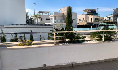 Resale - Villa / Semi detached - Alicante - Campoamor