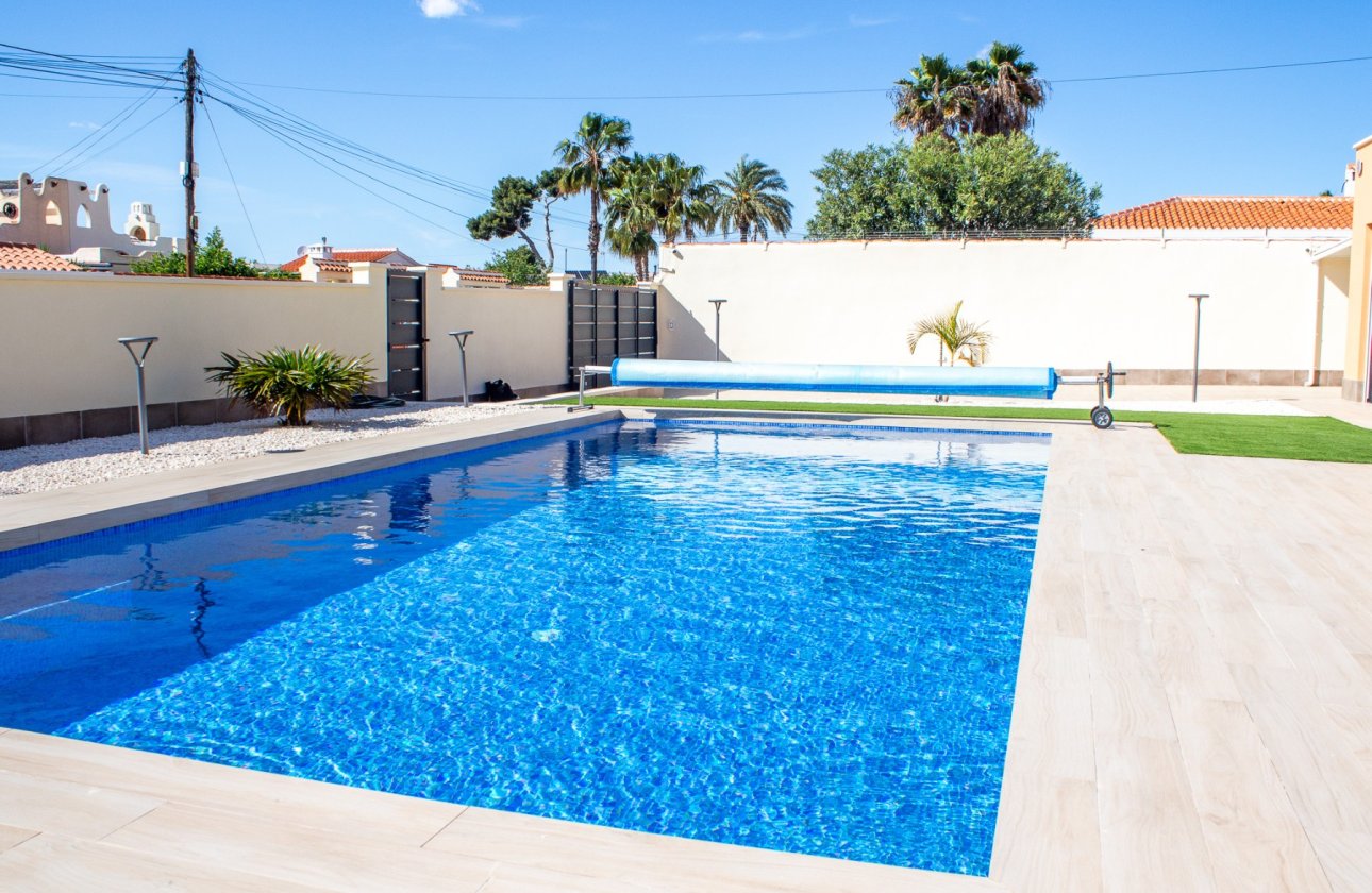 Revente - Villa / Semi detached - Torrevieja - La Siesta - El Salado - Torreta