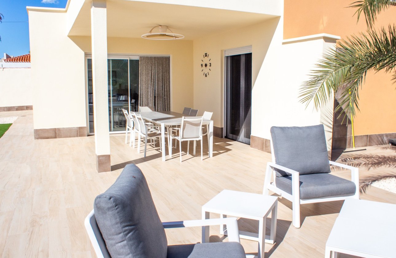 Revente - Villa / Semi detached - Torrevieja - La Siesta - El Salado - Torreta