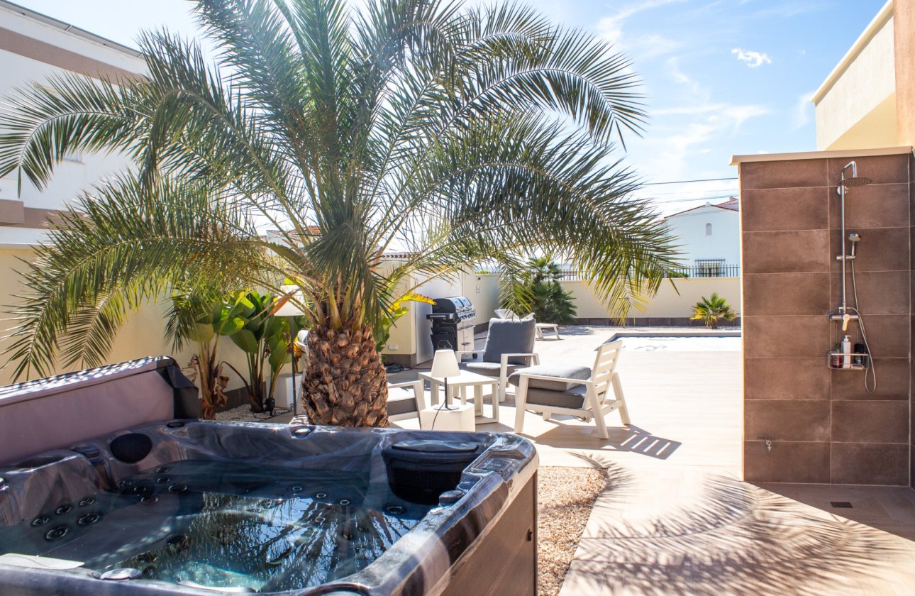 Revente - Villa / Semi detached - Torrevieja - La Siesta - El Salado - Torreta