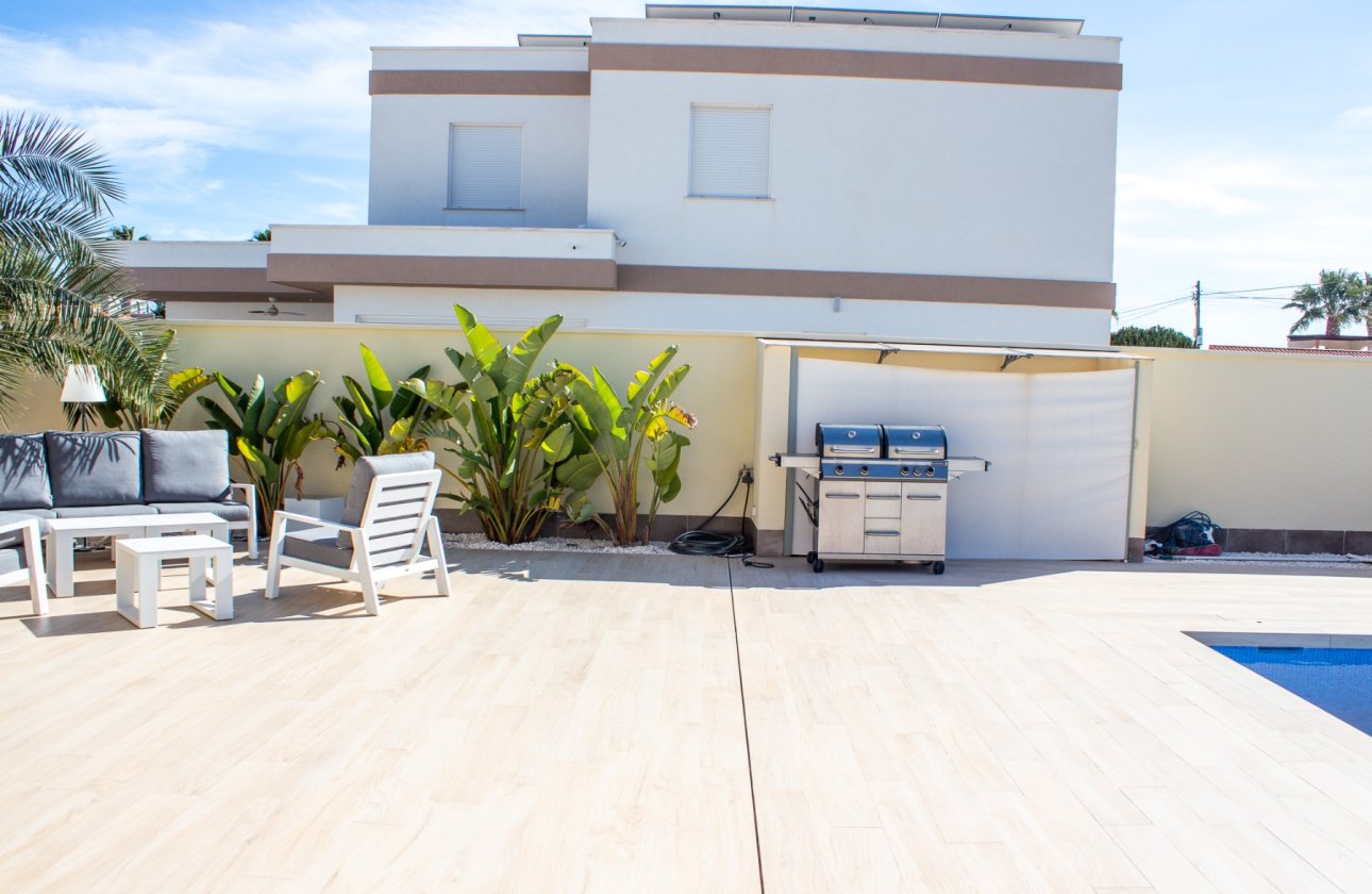 Revente - Villa / Semi detached - Torrevieja - La Siesta - El Salado - Torreta