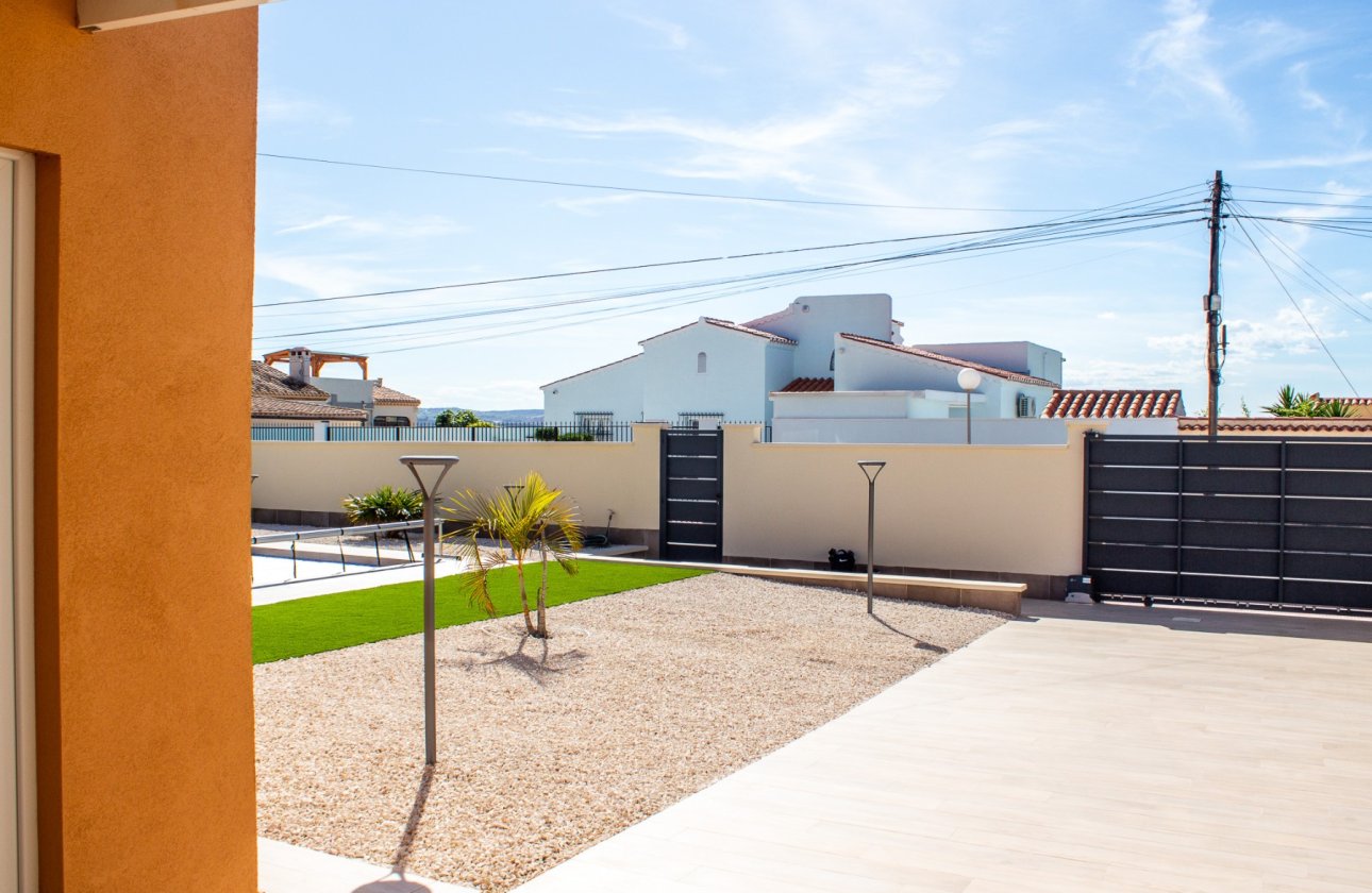 Revente - Villa / Semi detached - Torrevieja - La Siesta - El Salado - Torreta