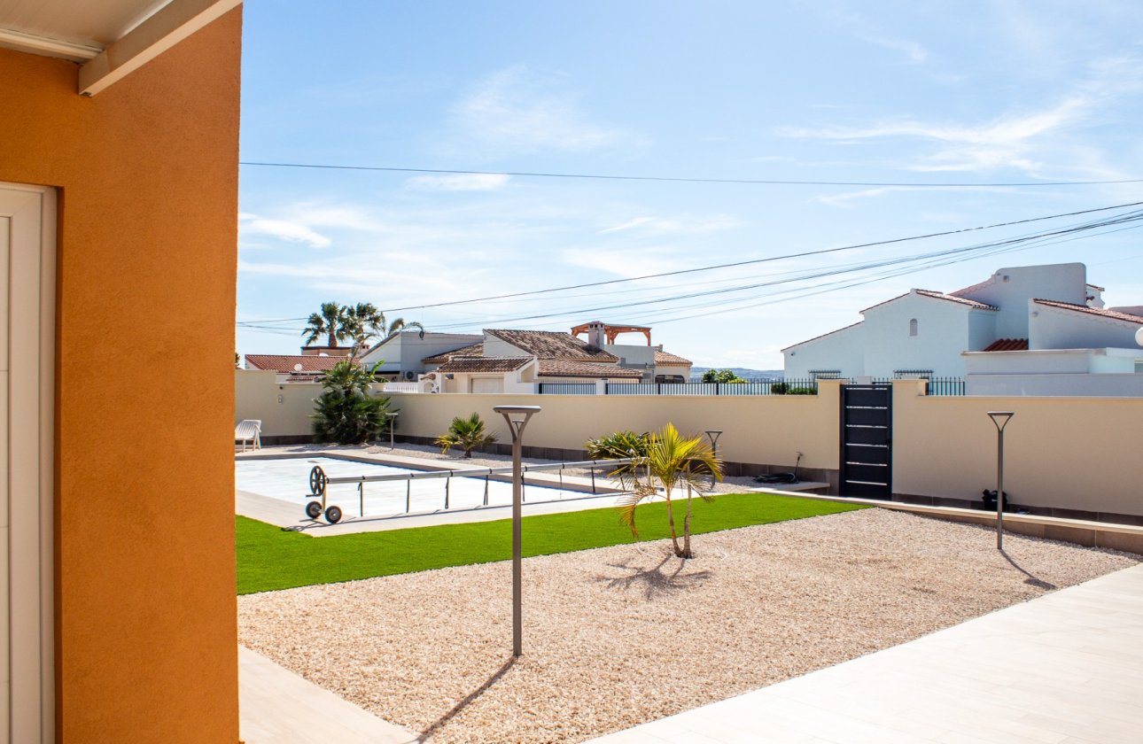 Revente - Villa / Semi detached - Torrevieja - La Siesta - El Salado - Torreta