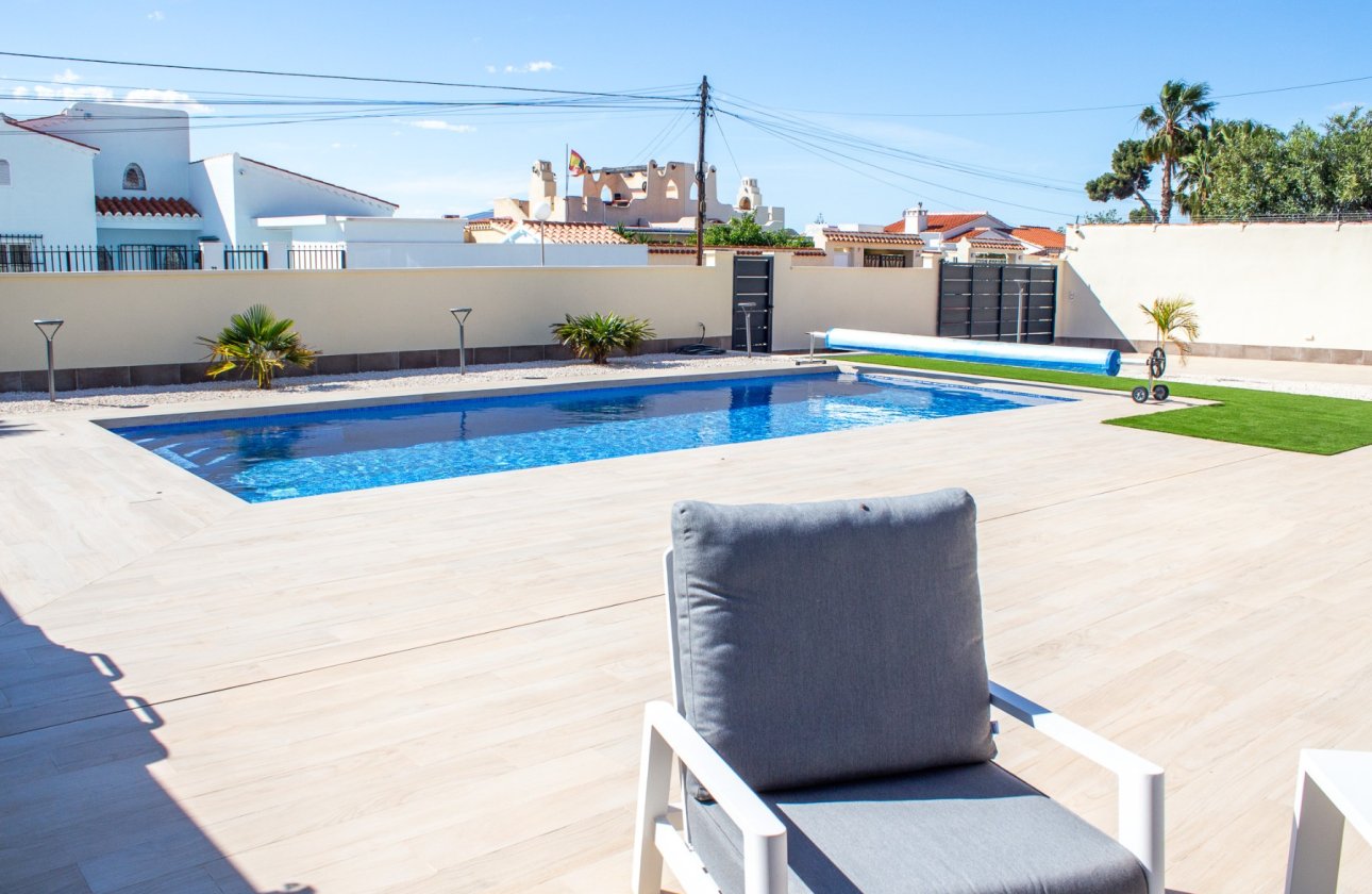 Revente - Villa / Semi detached - Torrevieja - La Siesta - El Salado - Torreta