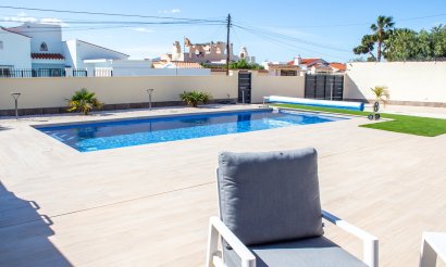 Revente - Villa / Semi detached - Torrevieja - La Siesta - El Salado - Torreta