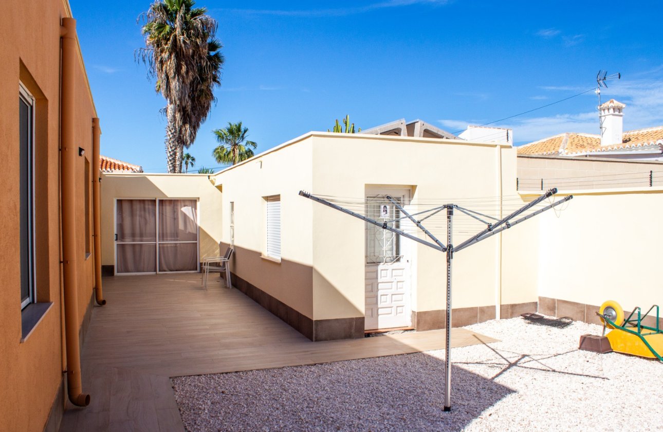 Revente - Villa / Semi detached - Torrevieja - La Siesta - El Salado - Torreta