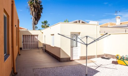 Revente - Villa / Semi detached - Torrevieja - La Siesta - El Salado - Torreta