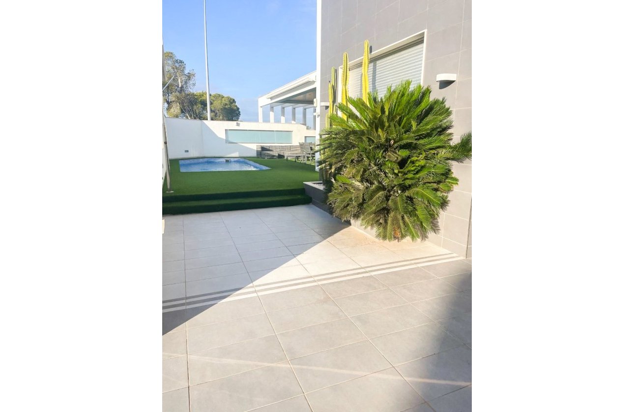 Revente - Villa / Semi detached - Orihuela Costa - Mil Palmeras