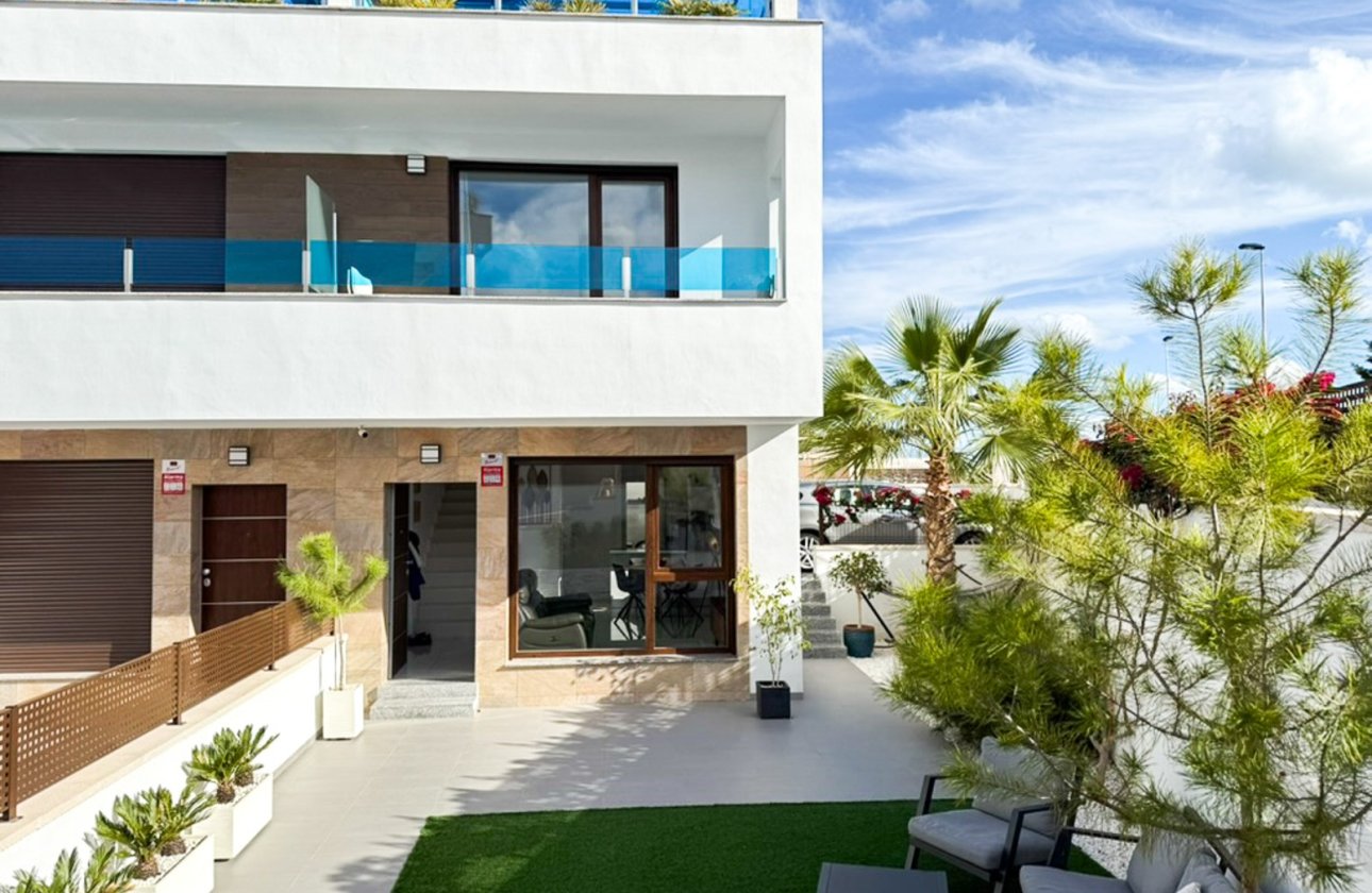 Revente - Villa / Semi detached - Torrevieja - Los Balcones