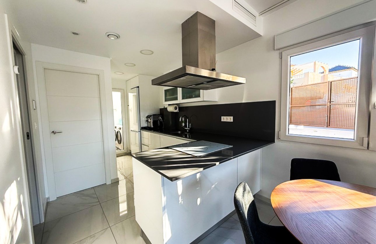 Revente - Villa / Semi detached - Torrevieja - Los Balcones