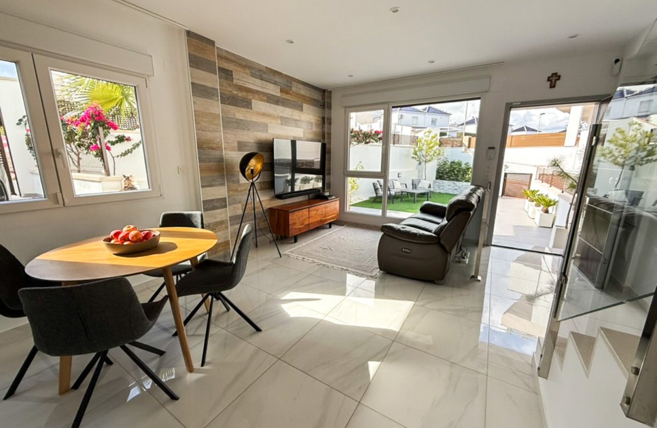 Revente - Villa / Semi detached - Torrevieja - Los Balcones