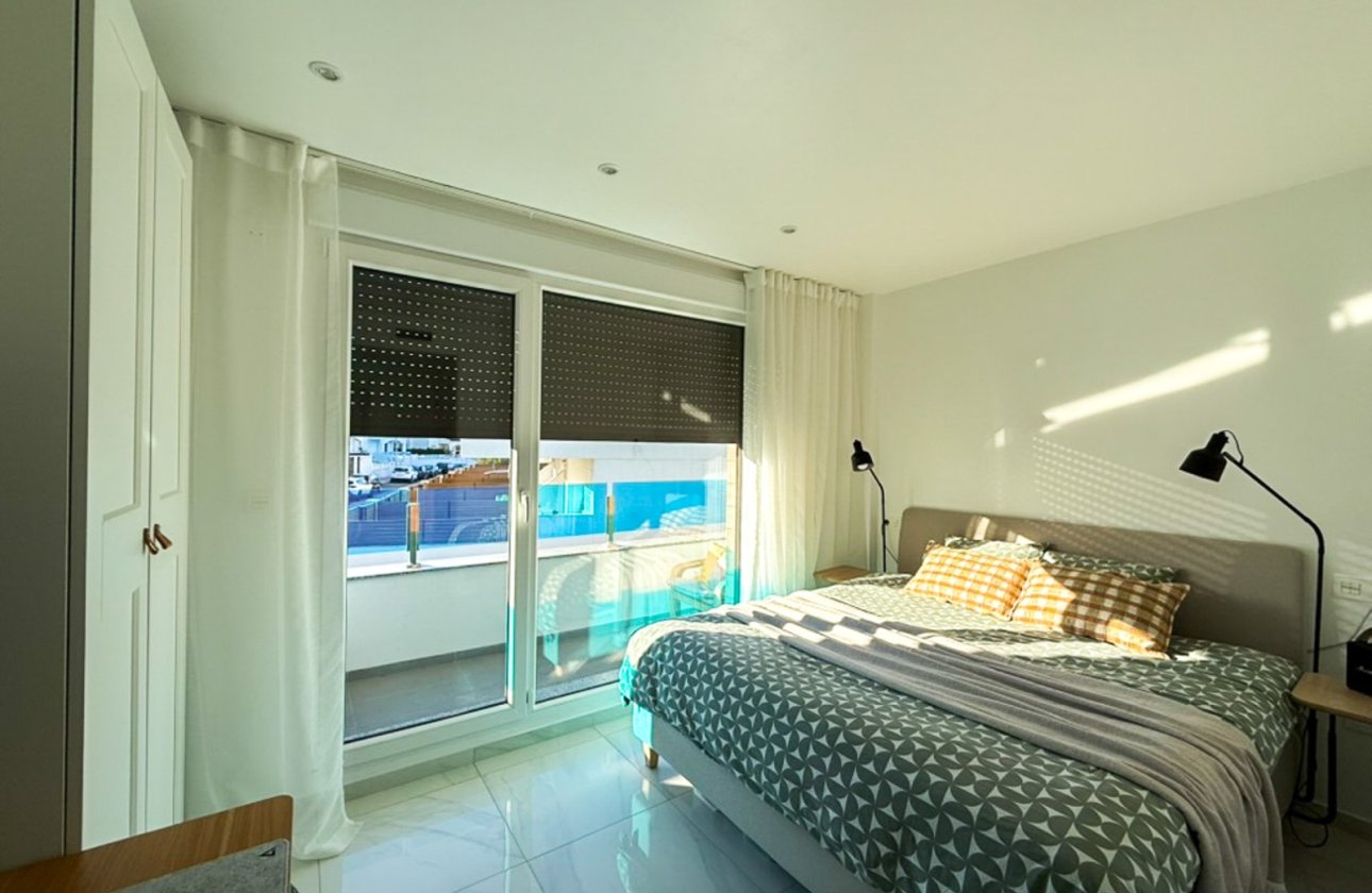 Revente - Villa / Semi detached - Torrevieja - Los Balcones