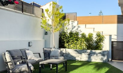 Revente - Villa / Semi detached - Torrevieja - Los Balcones