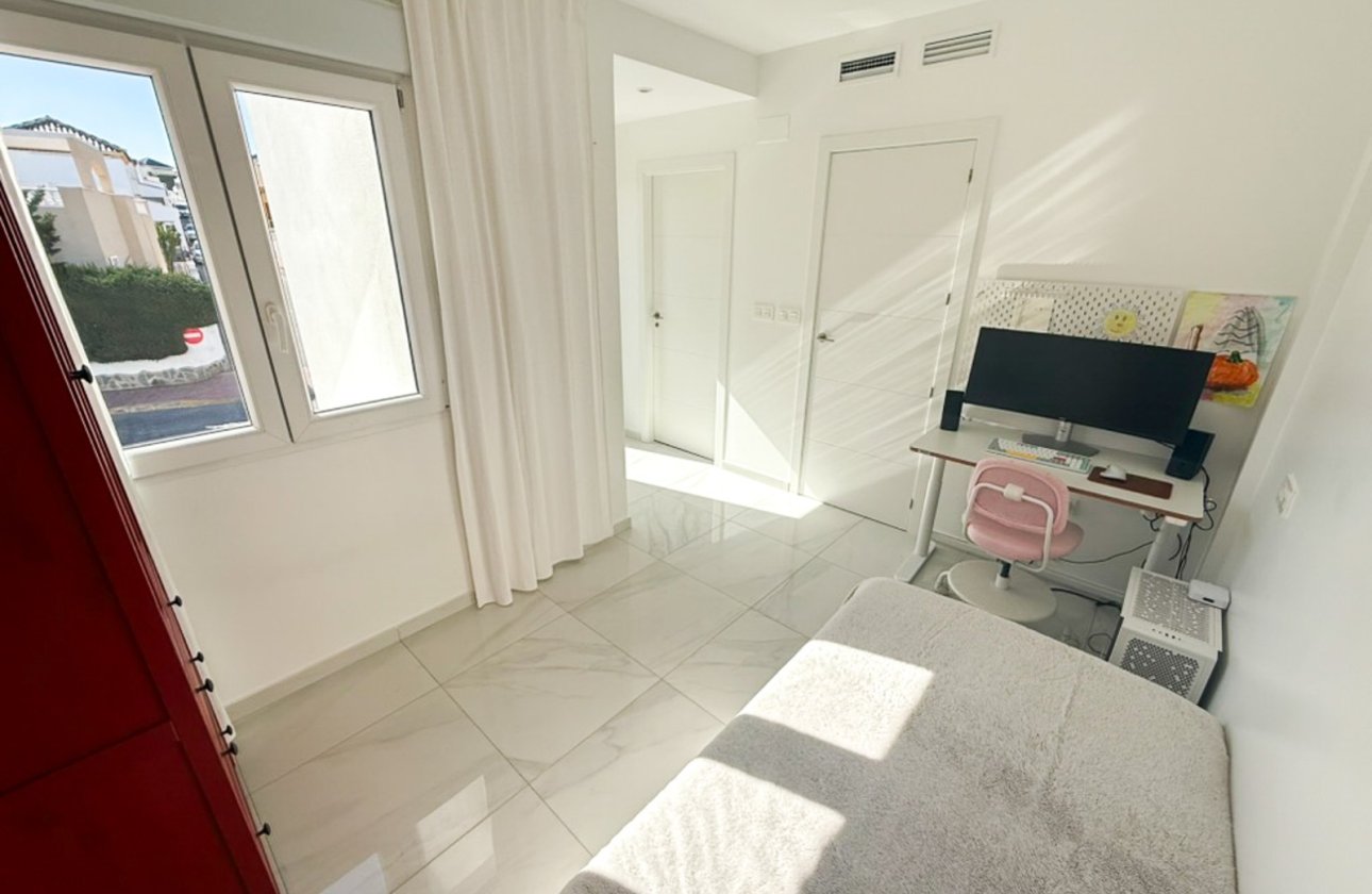 Revente - Villa / Semi detached - Torrevieja - Los Balcones