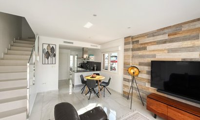 Revente - Villa / Semi detached - Torrevieja - Los Balcones