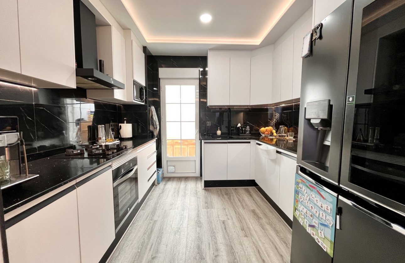 Resale - Townhouse - Villamartin
