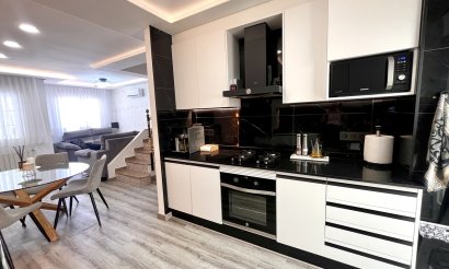 Resale - Townhouse - Villamartin