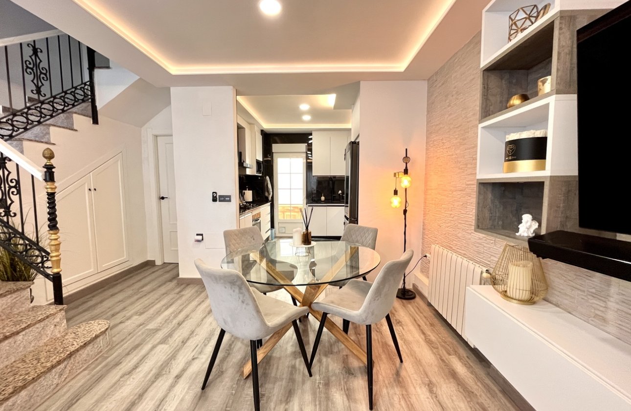 Resale - Townhouse - Villamartin