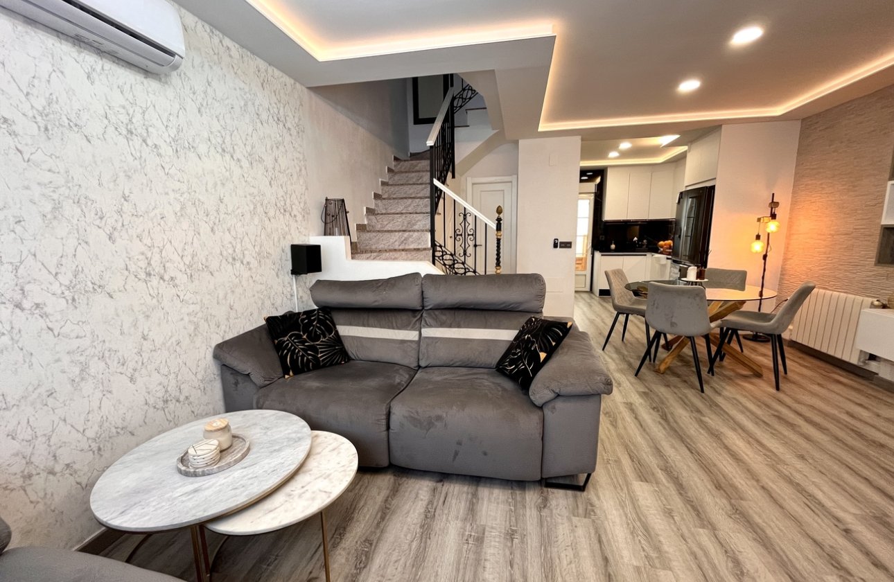 Resale - Townhouse - Villamartin