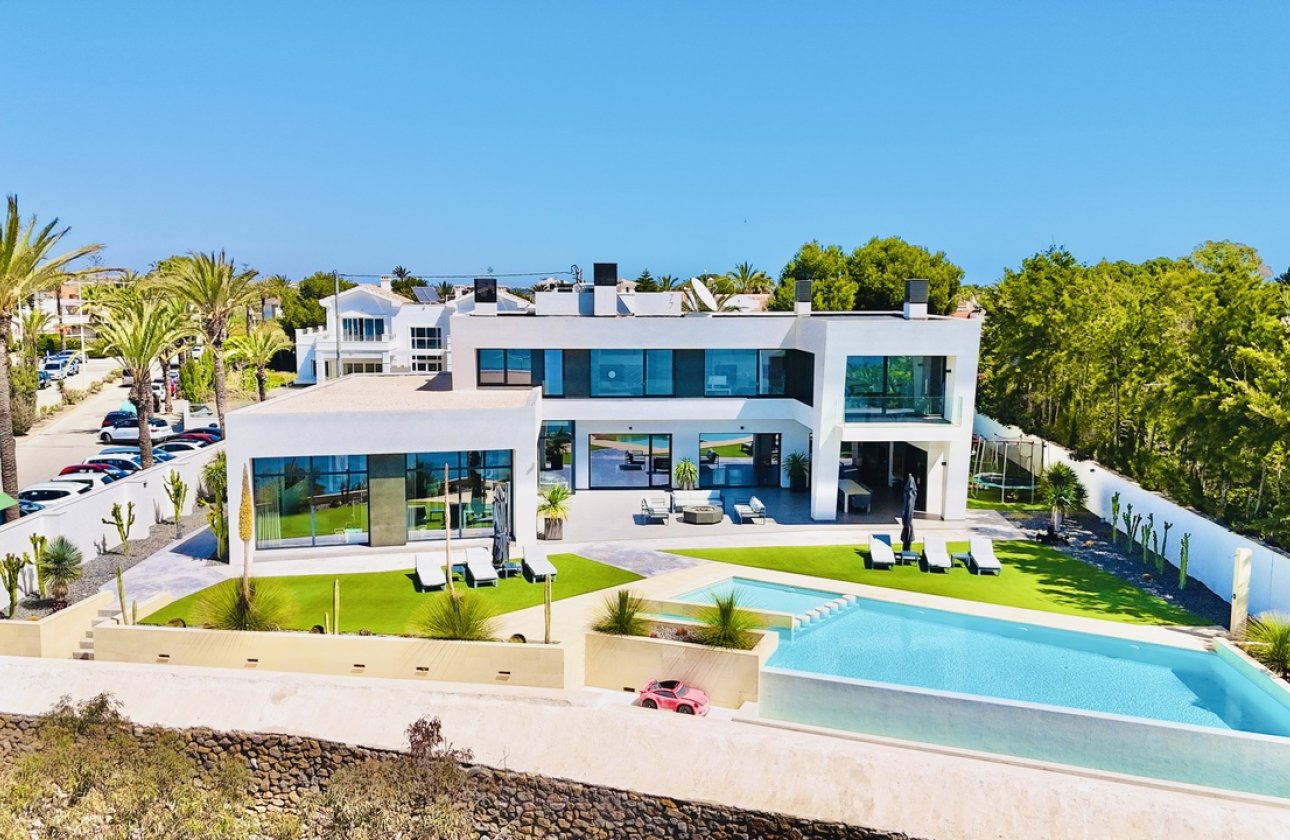 Resale - Villa - Cabo Roig