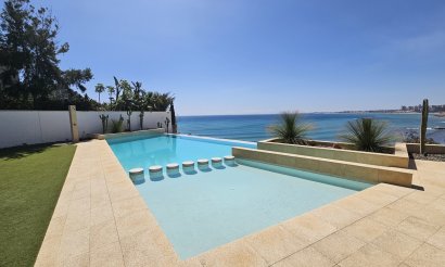 Resale - Villa - Cabo Roig