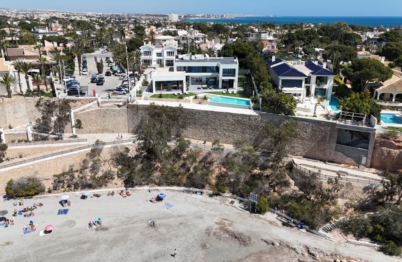 Resale - Villa - Cabo Roig