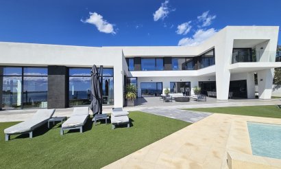 Resale - Villa - Cabo Roig
