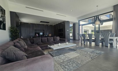 Resale - Villa - Cabo Roig