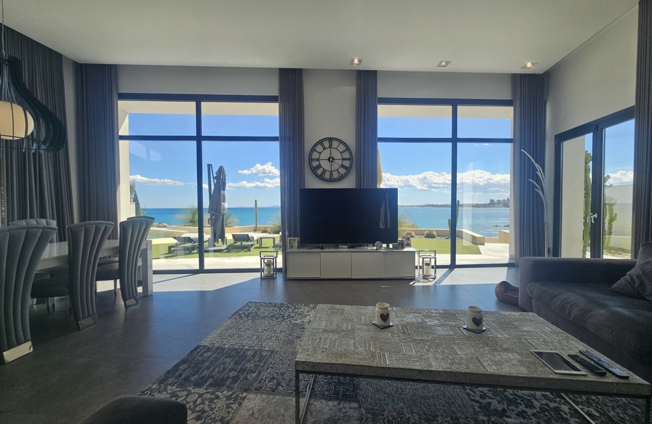 Resale - Villa - Cabo Roig