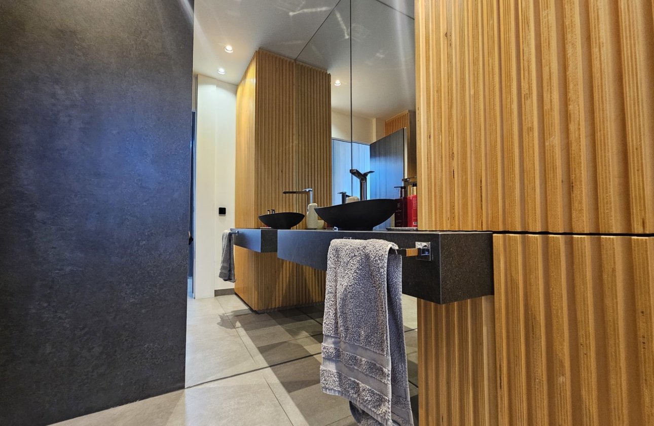 Resale - Villa - Cabo Roig