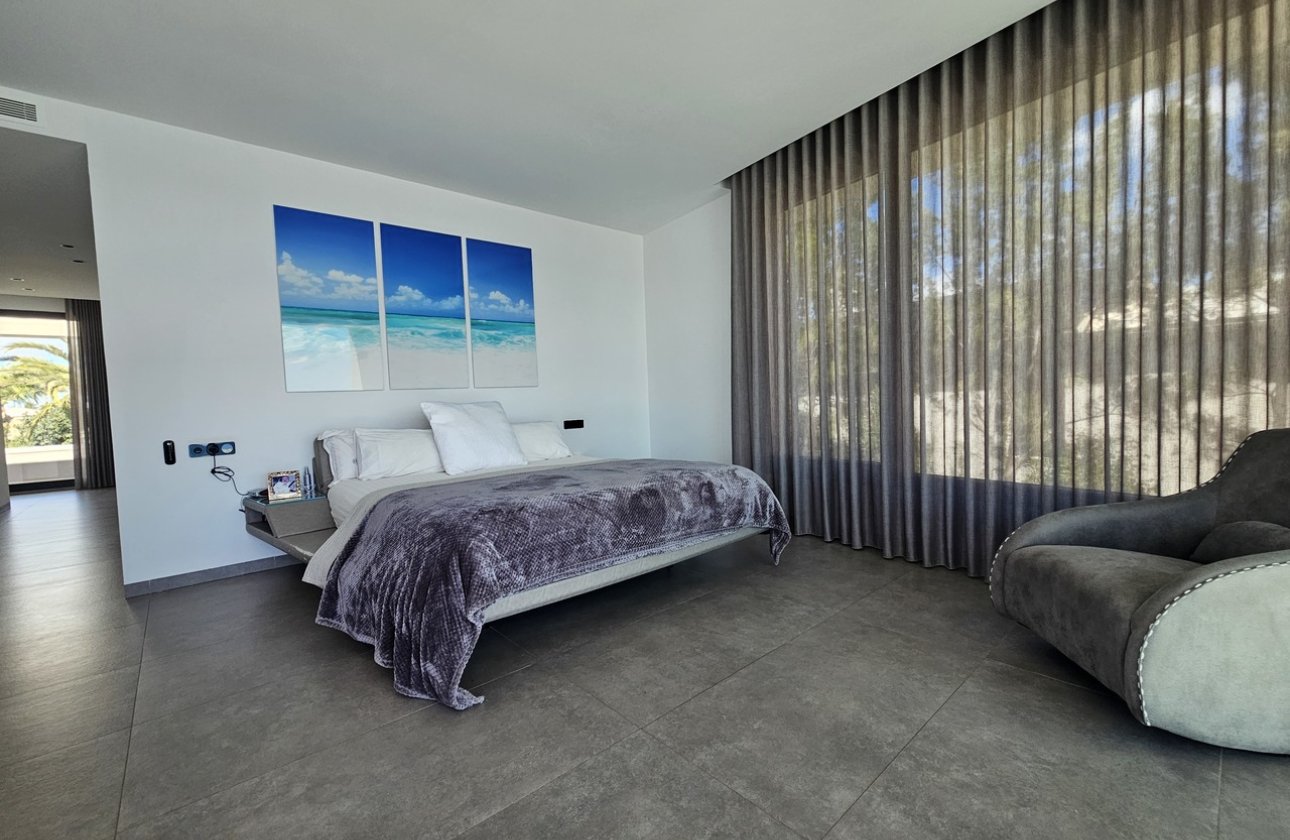 Resale - Villa - Cabo Roig