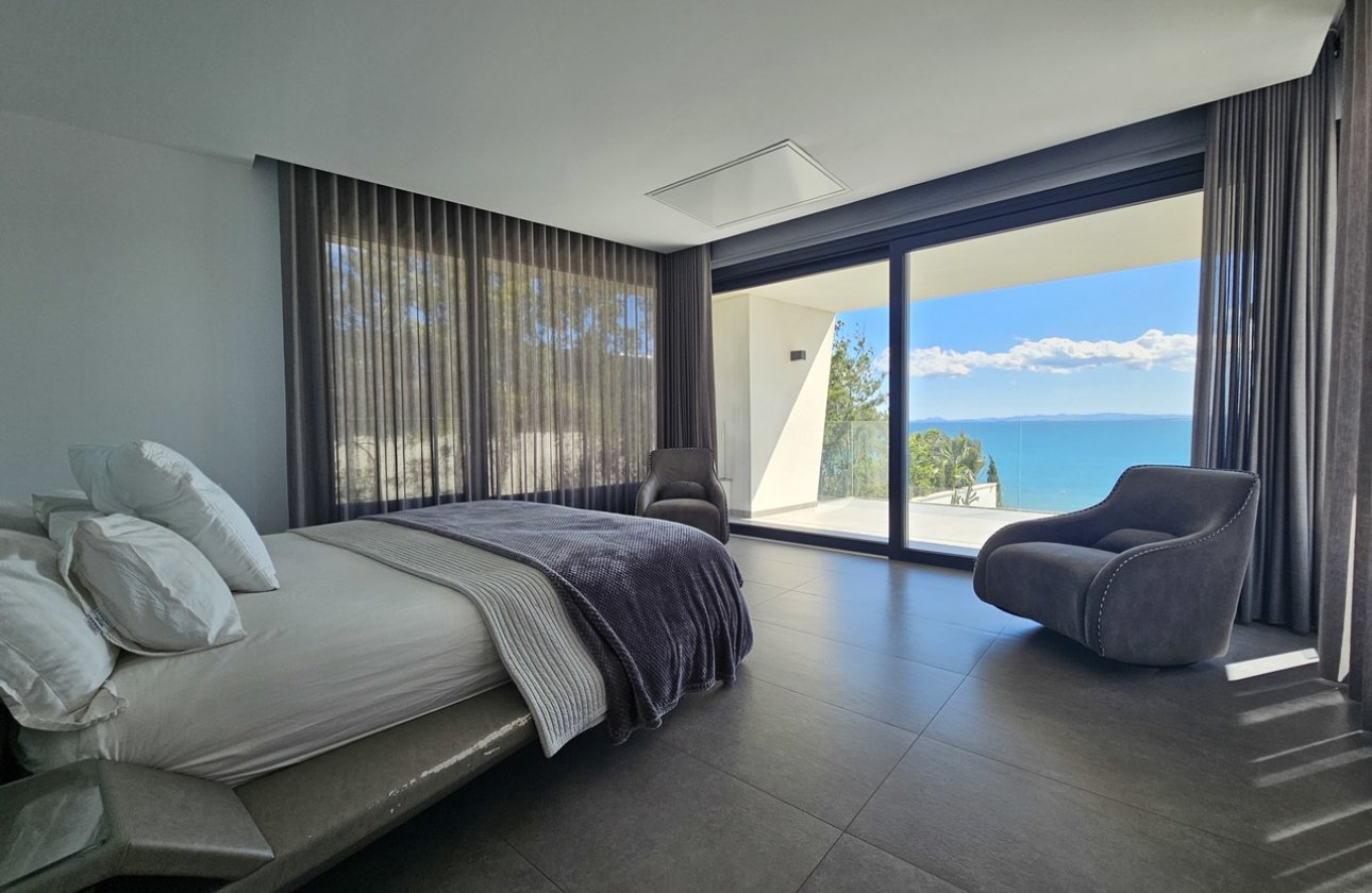 Resale - Villa - Cabo Roig