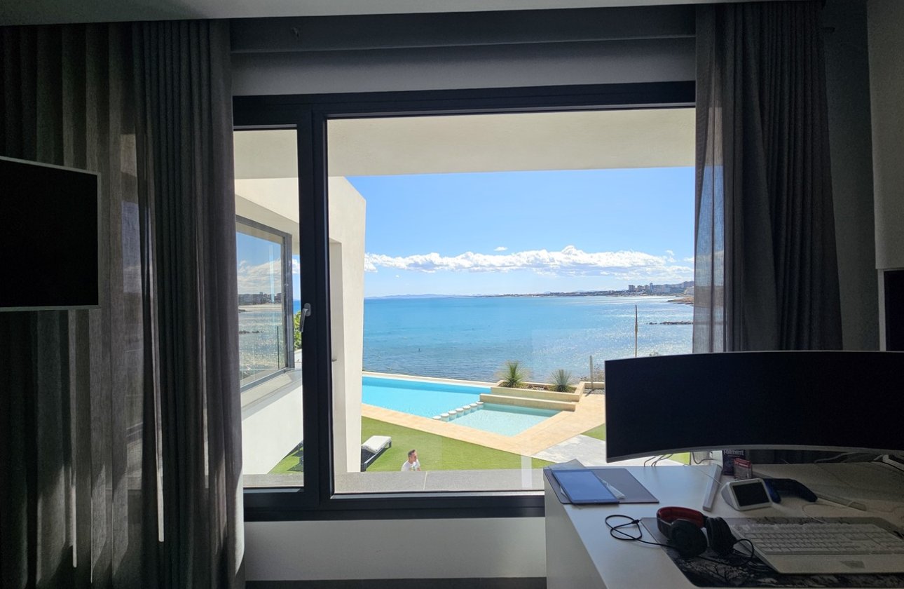 Resale - Villa - Cabo Roig