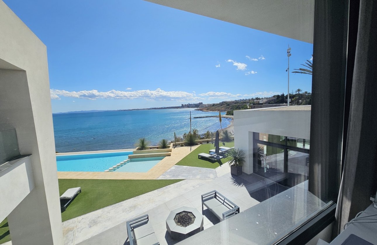 Resale - Villa - Cabo Roig