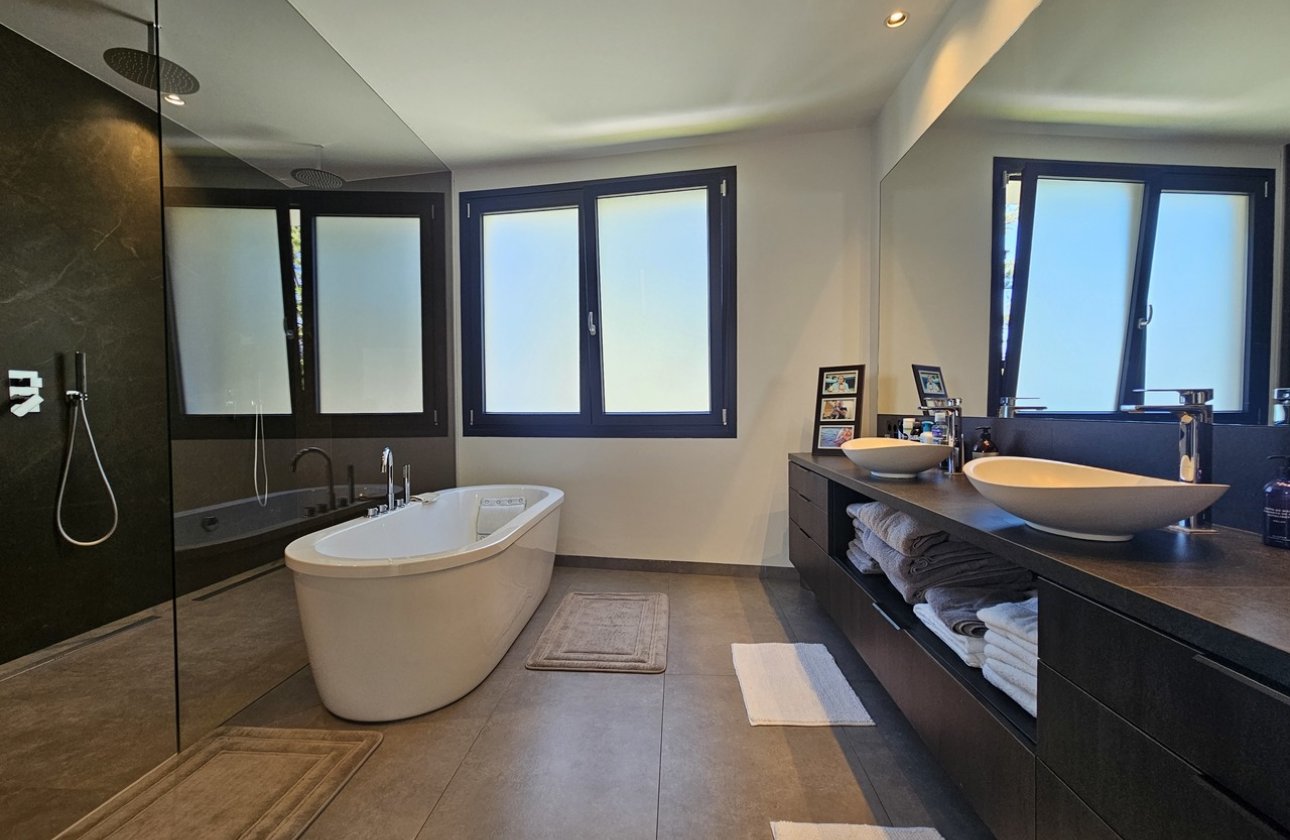 Resale - Villa - Cabo Roig