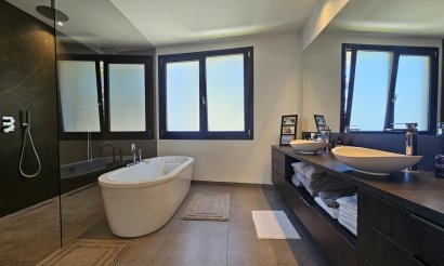 Resale - Villa - Cabo Roig