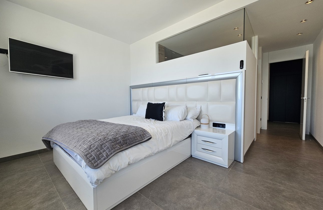 Resale - Villa - Cabo Roig