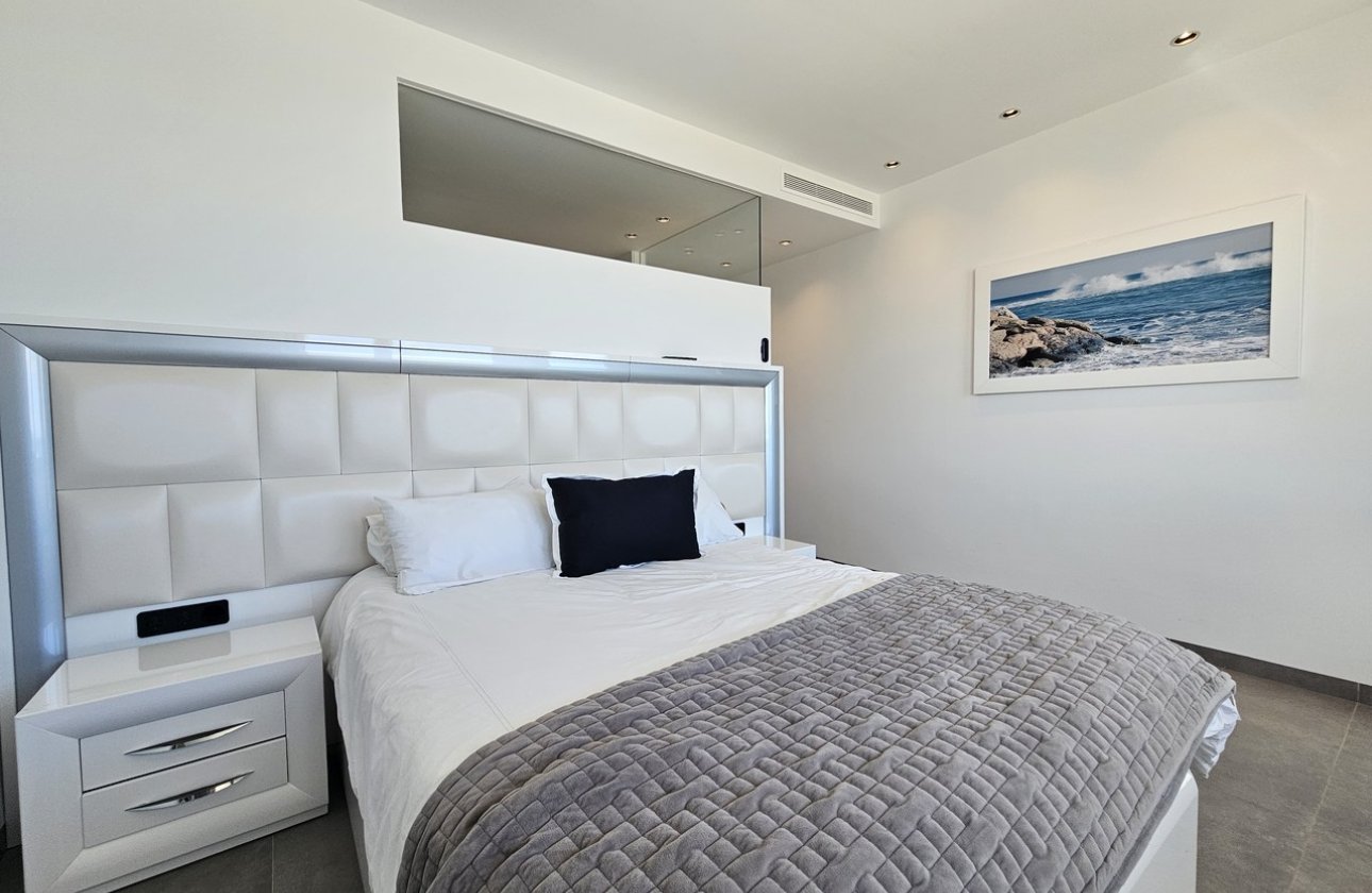 Resale - Villa - Cabo Roig