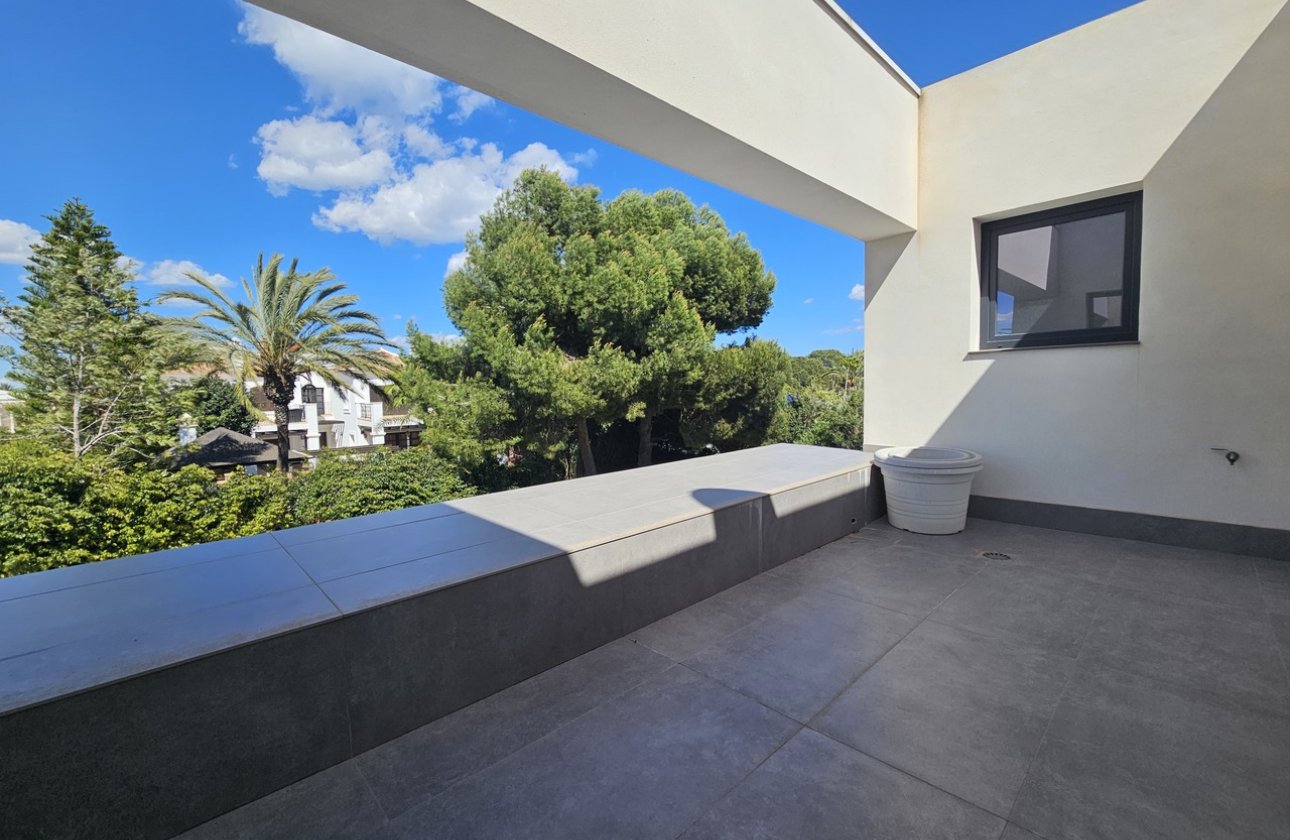 Resale - Villa - Cabo Roig