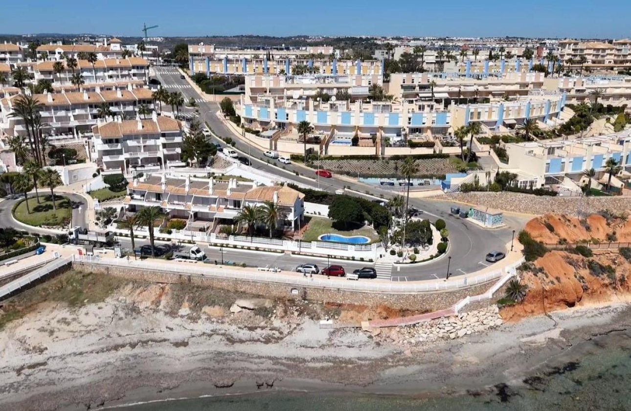 Resale - Villa - Cabo Roig