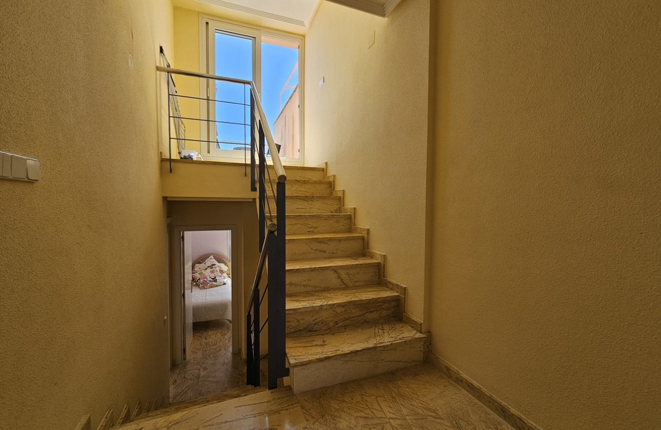 Resale - Villa - Cabo Roig