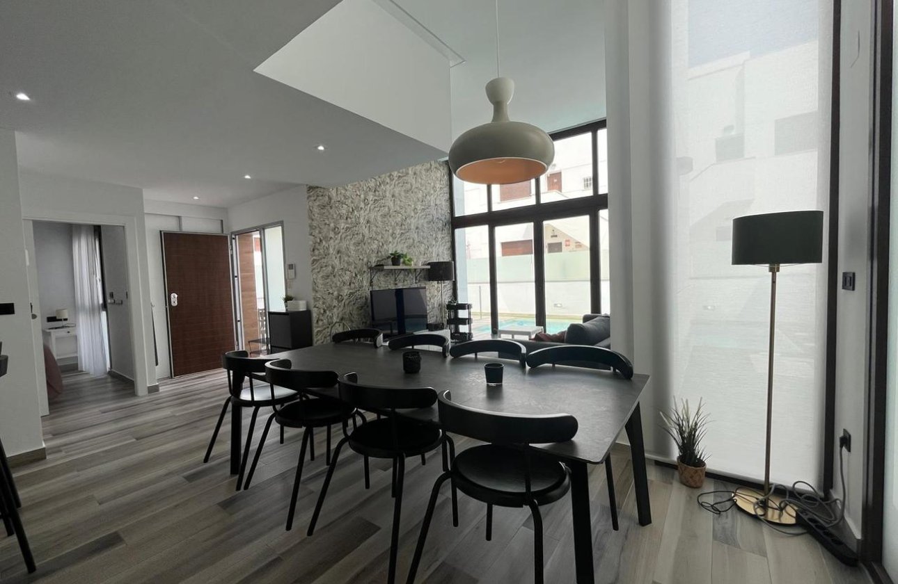 Resale - Villa - Los Balcones