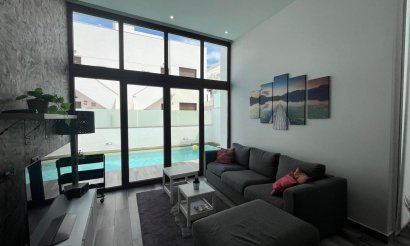 Resale - Villa - Los Balcones