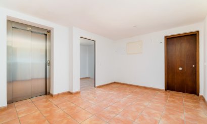 Resale - Apartment / flat - Punta Prima