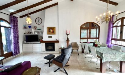 Resale - Villa - Villamartin