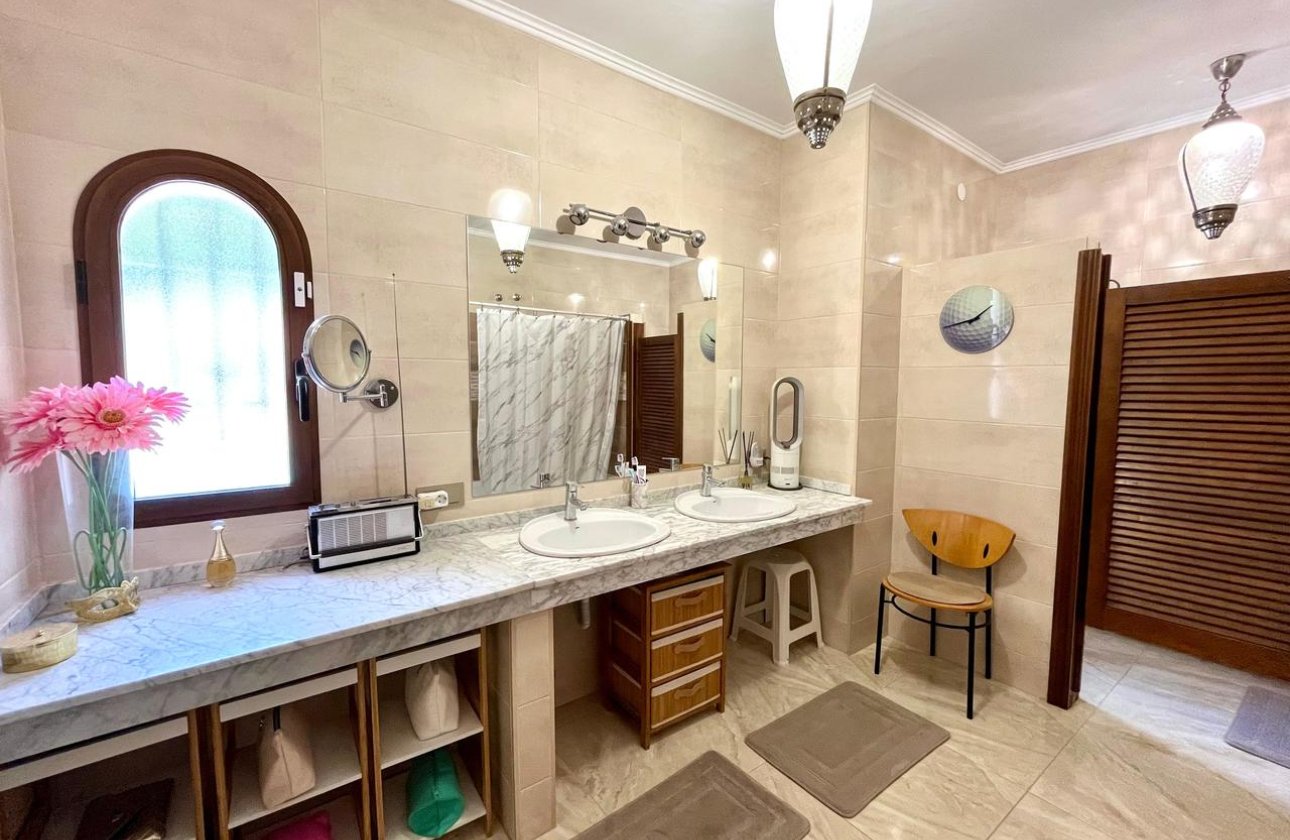 Resale - Villa - Villamartin